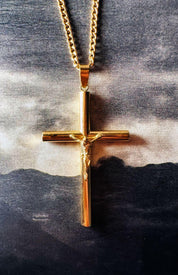 Croix "Amen" en or jaune 18 carats, finition polie brillante - Maison Gabriel