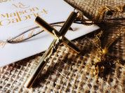 Croix "Amen" en or jaune 18 carats, finition polie brillante - Maison Gabriel