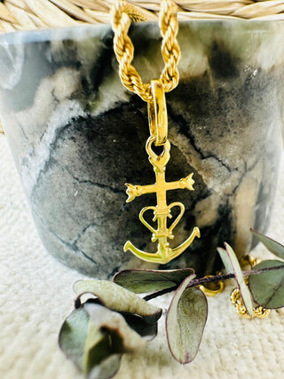 Croix de Camargue en or jaune 18 carats - Maison Gabriel