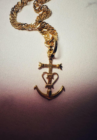 Croix de Camargue en or jaune 18 carats - Maison Gabriel