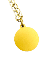 Médaille "Chrisme" en or jaune 18 carats, finition martelée mate - Maison Gabriel