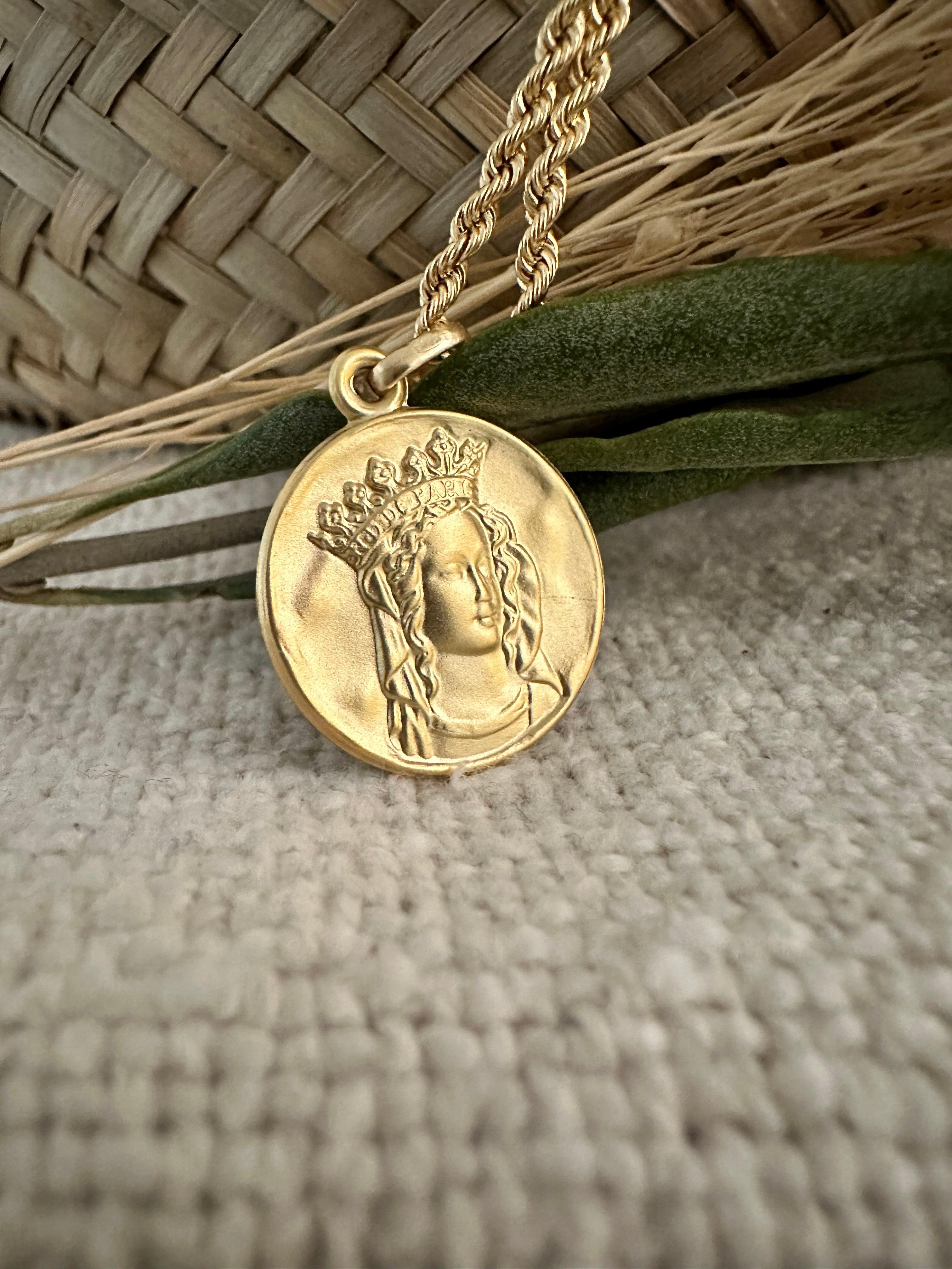 Médaille "Notre-Dame de Paris" en or jaune 18 carats - Maison Gabriel