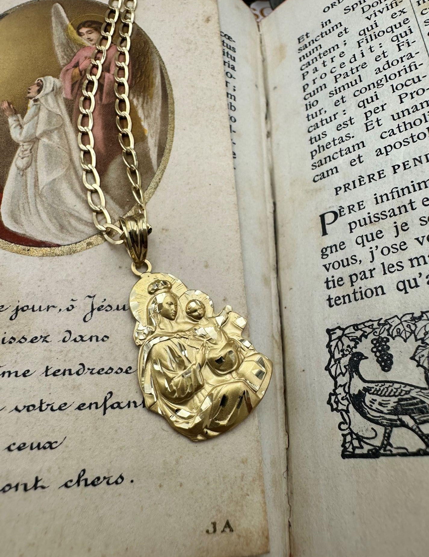 Médaille "Vierge du Mont Carmel" en or jaune 18 carats - Maison Gabriel