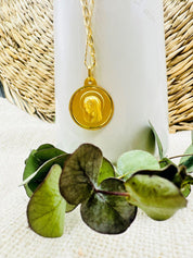 Médaille "Vierge Enfant de la Paix" biseautée en or jaune 18 carats - Maison Gabriel