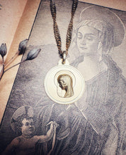 Médaille "Vierge Enfant de la Paix" biseautée en or jaune 18 carats - Maison Gabriel