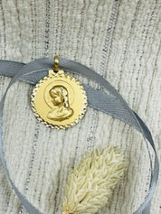 Médaille "Vierge Enfant" diamantée en or jaune 18 carats - Maison Gabriel