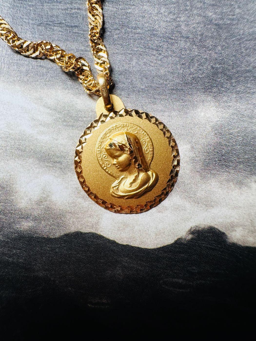 Médaille "Vierge Enfant" diamantée en or jaune 18 carats - Maison Gabriel