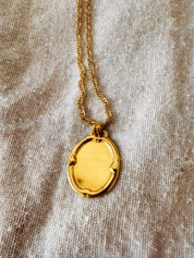 Médaillon "Louise" en or jaune 18 carats, finition polie brillante à bordures, à graver - Maison Gabriel