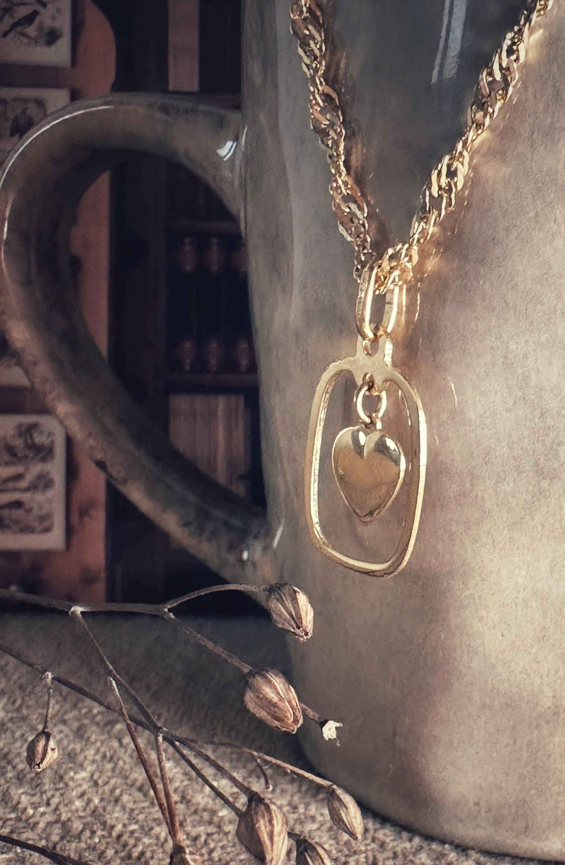 Pendentif "Bel Amour", Cœur encadré en or 18 carats - Maison Gabriel