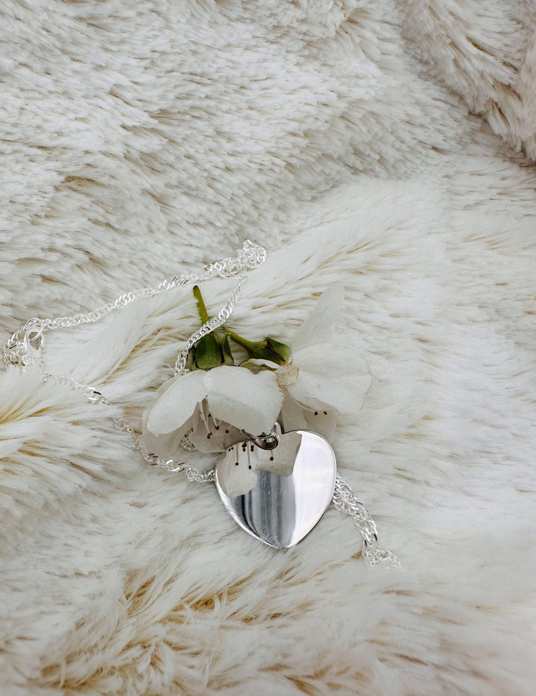 Pendentif ou jeton "Tendre coeur" en argent 925 rhodié, finition polie brillante, format moyen - Maison Gabriel