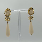 Boucles d'oreilles "Impératrice" camées en or jaune 18 carats et ivoire de synthèse