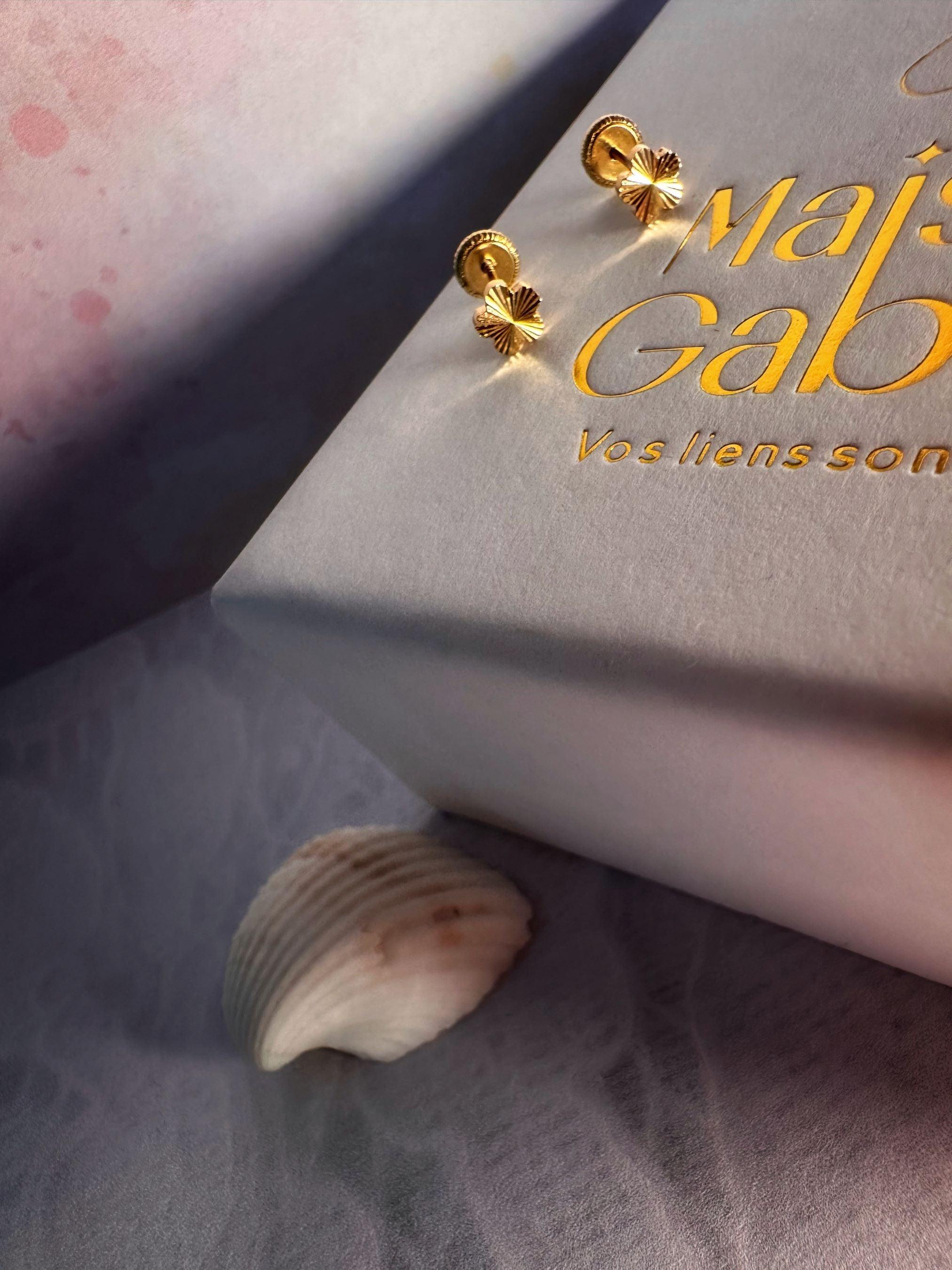 Puces d'oreilles "Prima Vera", fleurs facettées en or 18 carats - Maison Gabriel