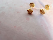 Puces d'oreilles "Prima Vera", fleurs facettées en or 18 carats - Maison Gabriel
